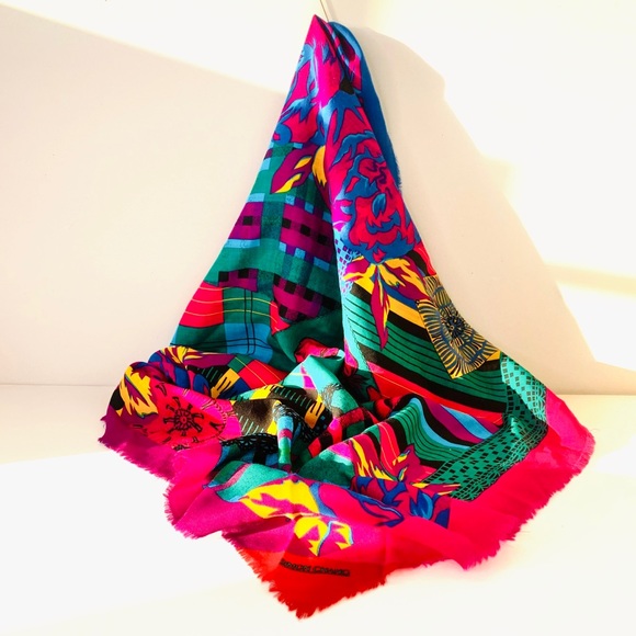 Vintage Accessories - VINTAGE - SIMON CHANG 100 % wool scarf